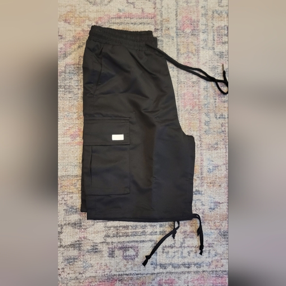 SHEIN Black Cargo Men Shorts Size S - Picture 2 of 5